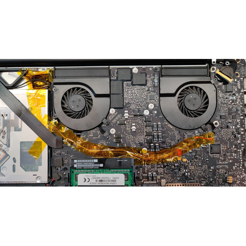 Reparation av grafikkort på MacBook Pro 15" & 17" 2010-2011 Montering Reparation av grafikkort på MacBook Pro 15" - MacBook ränder