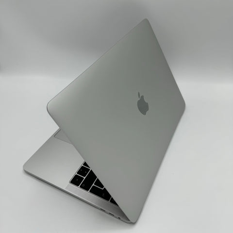 Begagnad - MacBook Pro (13-tum, 2018) Fyra Thunderbolt 3-portar - Silver