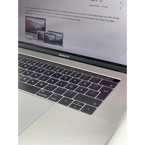 Begagnad Apple 15-tums MacBook Pro – rymdgrå 